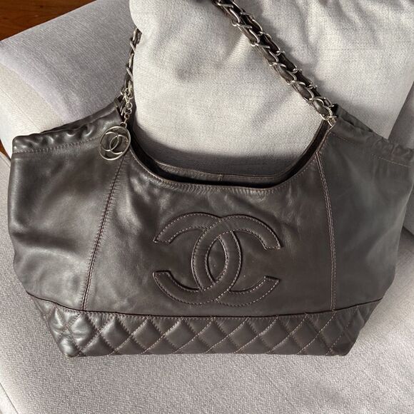 Chanel Lamb skin should’ve back zipper closure silver details chocolate color - Picture 3 of 17